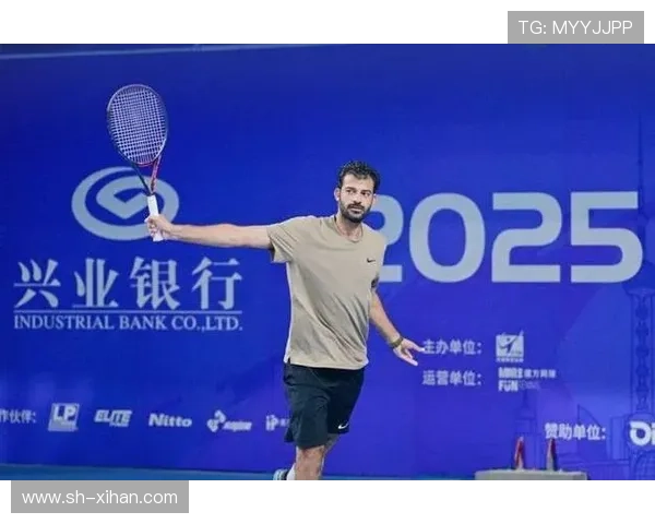 网球大师赛激战正酣 年轻新星挑战老将王者之路再添惊喜