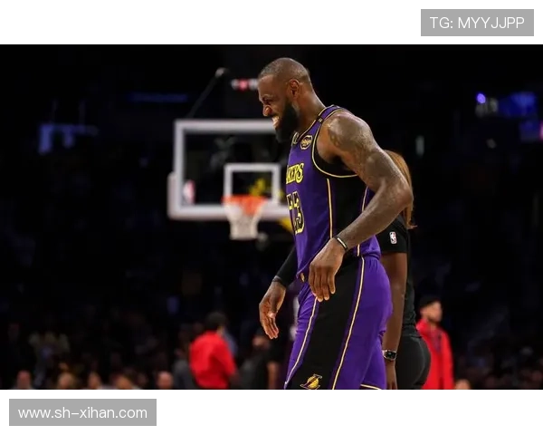 NBA赛季最新动态：詹姆斯复出带领湖人迎战勇士 新星球员崭露头角